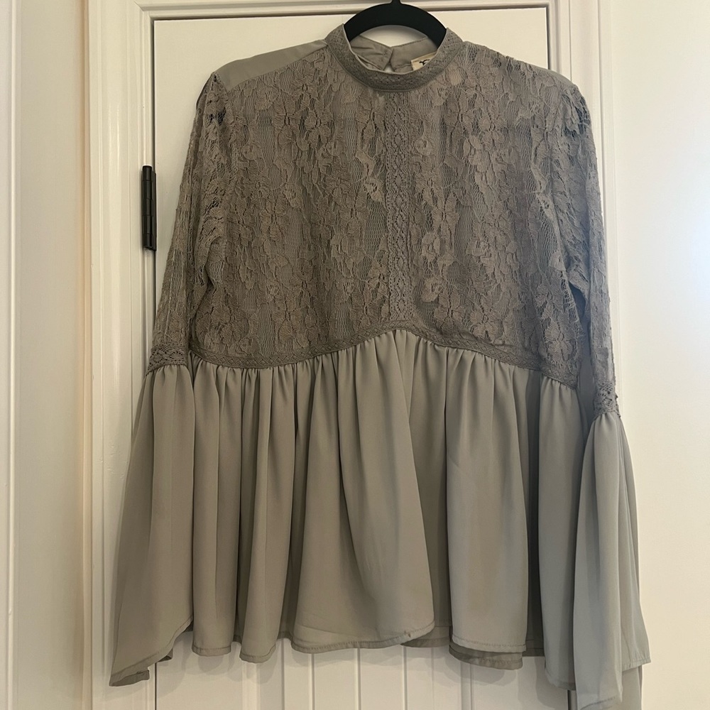 PPLA women’s sage green lace top